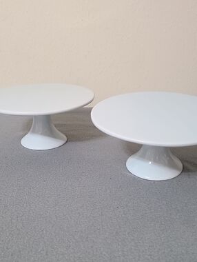 IQ Accessories Pair of White Ceramic Pedestal Cake Stands